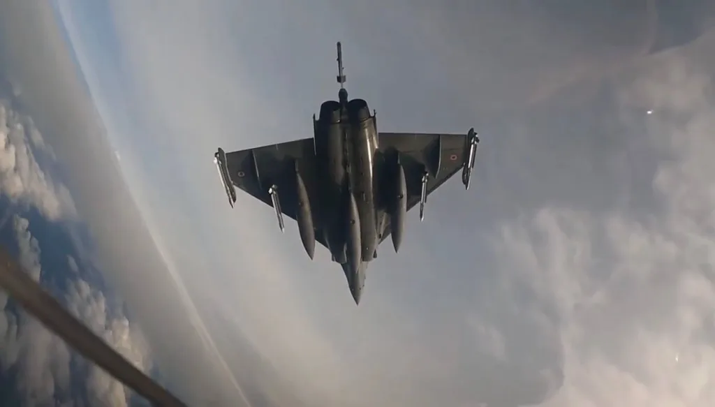 Задействованные для выполнения задач по патрулированию воздушного пространства Польши истребители Rafale французских ВКС состоят на вооружении истребительной эскадрилья 2/4 «Lafayette», которая входит в состав Командования стратегических ВВС (CFAS)