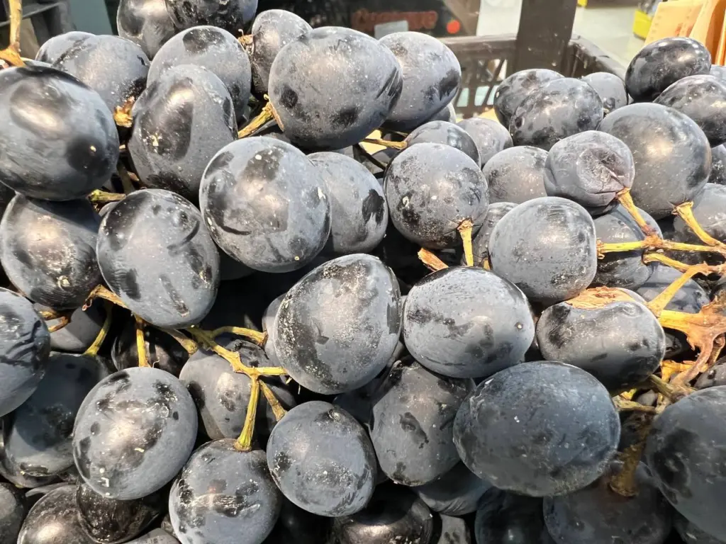 Такая ягода — самая вредная: а мы едим ее покупаем как деликатес, еще и детей кормим