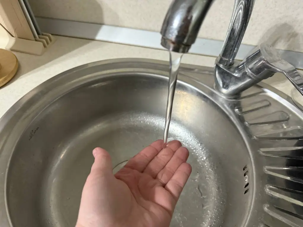 Сантехник раскрыл бюджетный способ против жирного засора: нужны всего 3 ингредиента