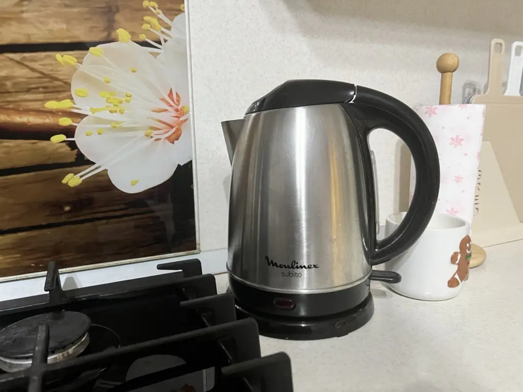 Вот что бывает с водой, когда вы кипятите её второй раз: врачи просят обратить на это внимание