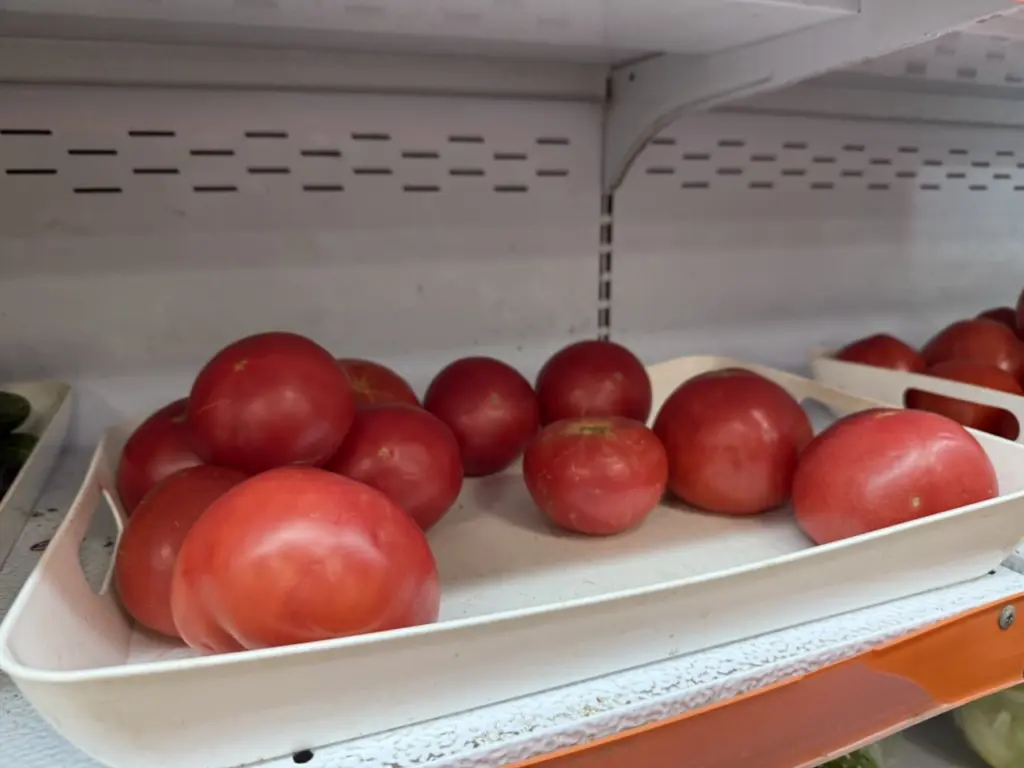 Пятерка самых вкусных сортов томатов — до 15 кг с куста: топовые помидоры в банку или салат — аж сахар на разрезе