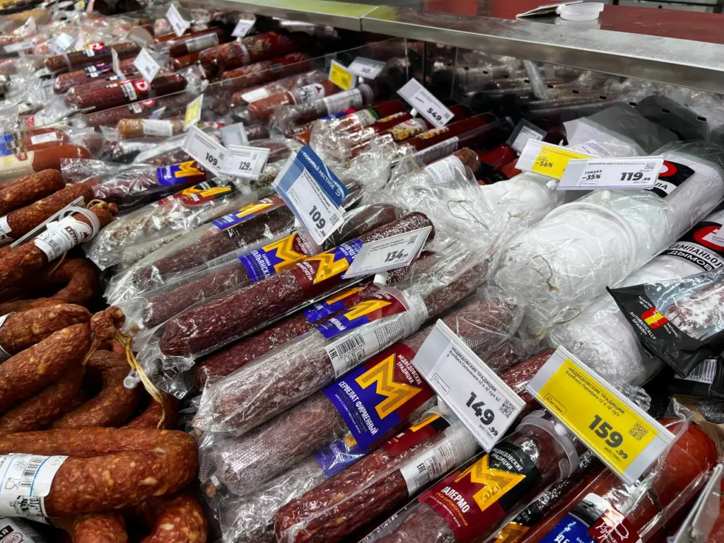 Не покупайте даже по огромной скидке: эту колбасу вредно есть