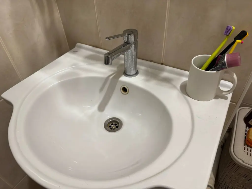 Всего 1 капля в слив — и канализация больше никогда не засорится — совет опытного сантехника с 30-летним стажем