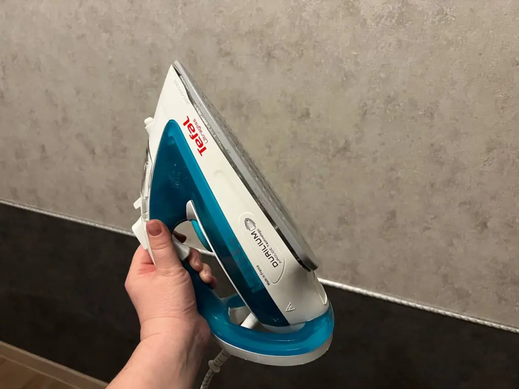 Глажу одежду без утюга: Опытная прачка отеля поделилась советом для ленивых и занятых – жаль, что узнала только сейчас