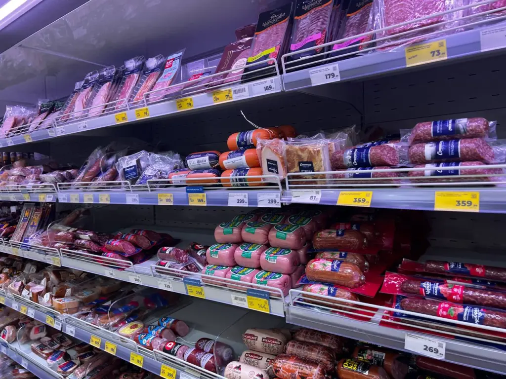 От покупки этой колбасы стоит отказаться: маленький и неприметный знак на колбасе выдает настоящего аутсайдера — всегда проверяю на кассе