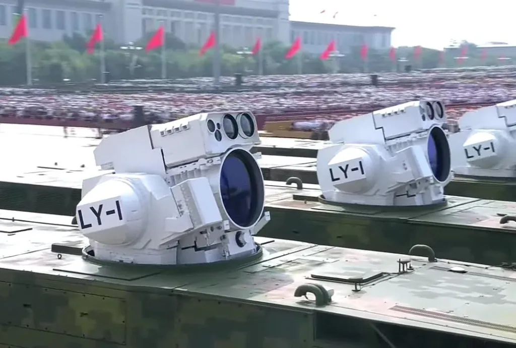 В число демонстрируемых на параде корабельных систем вооружения (на наземных колесных машинах) попала и корабельная лазерная система ПВО/ПРО