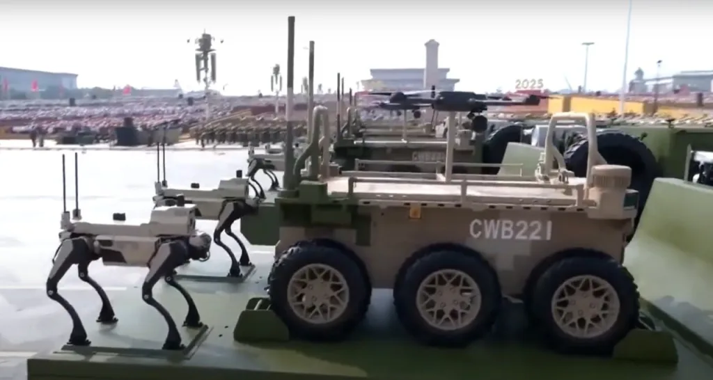 Китай показал «робоволков» и ракеты с ядерным зарядом, которые могут ударить в любую точку мира, на параде в честь победы над Японией во Второй мировой войне