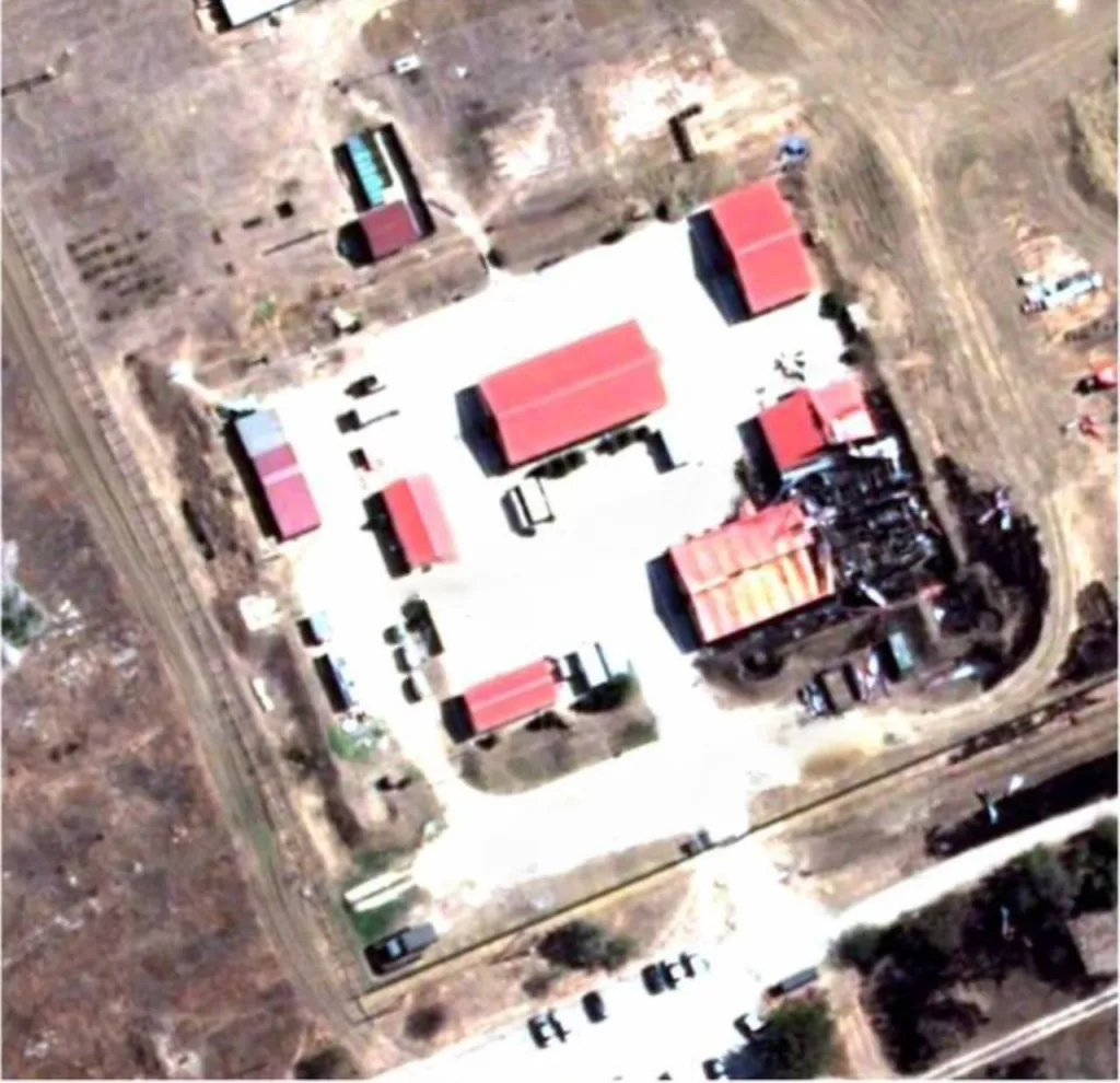 Последствия ракетного удара ВСУ по объекту погранслужбы ФСБ в Крыму, снятые со спутника