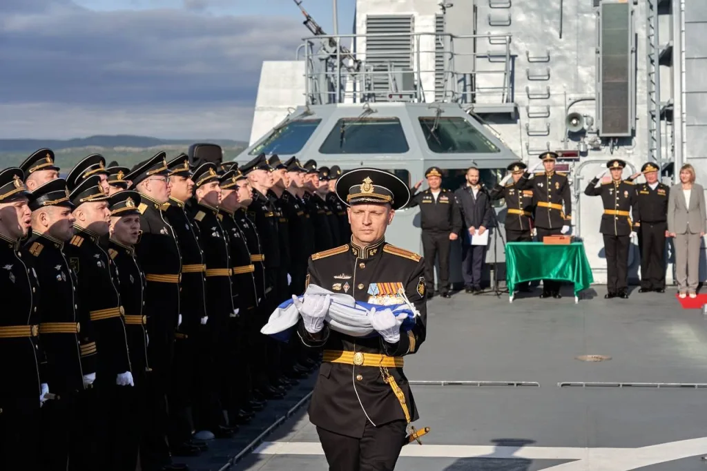 Вчера в Североморске состоялась церемония приема в состав ВМФ новейшего патрульного корабля ледового класса проекта 23550 "Иван Папанин"