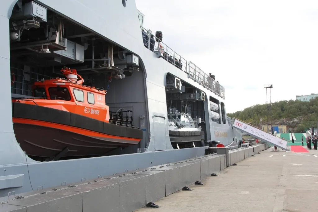 Вчера в Североморске состоялась церемония приема в состав ВМФ новейшего патрульного корабля ледового класса проекта 23550 "Иван Папанин"