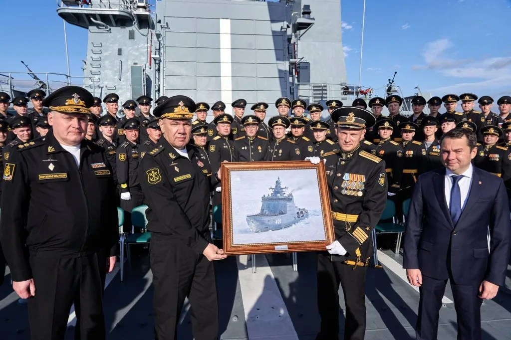 Вчера в Североморске состоялась церемония приема в состав ВМФ новейшего патрульного корабля ледового класса проекта 23550 "Иван Папанин"