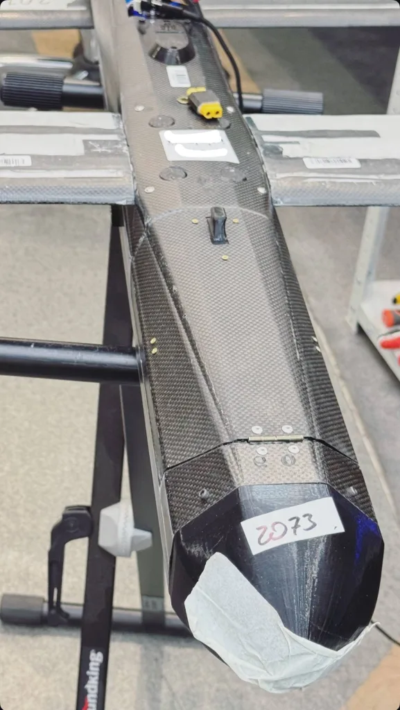 Обломки украинского дрона-камикадзе неизвестного образца, оснащённого боевой частью серии УЯ (УЯ-У-85-3)