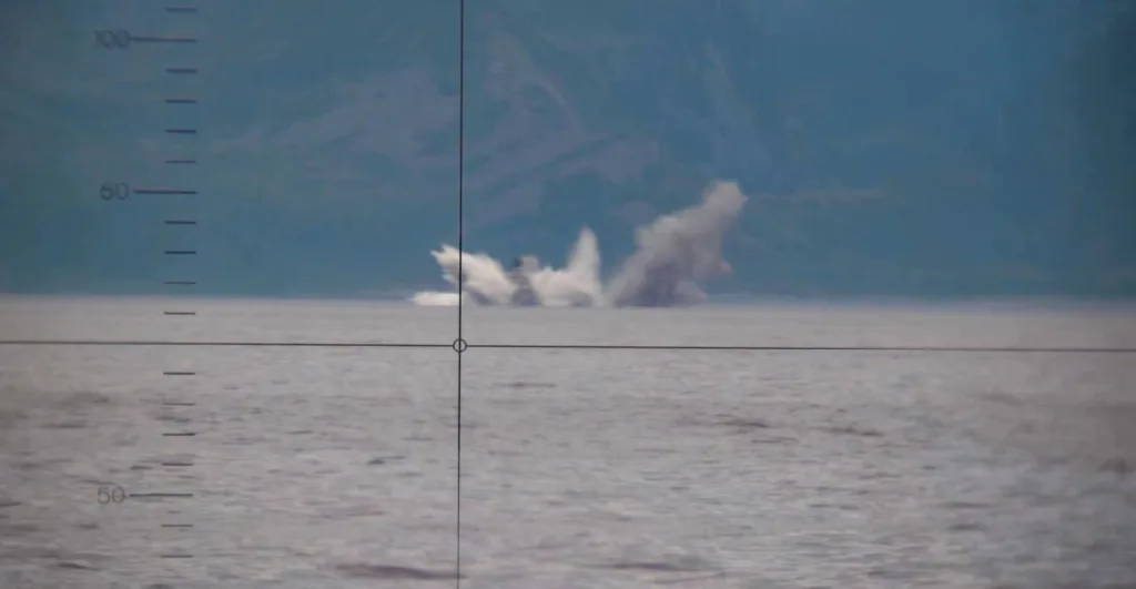 Кадры испытательных сбросов с бомбардировщиков B-2 Spirit авиабомб GBU-31 с перспективными головками самонаведения Quicksink