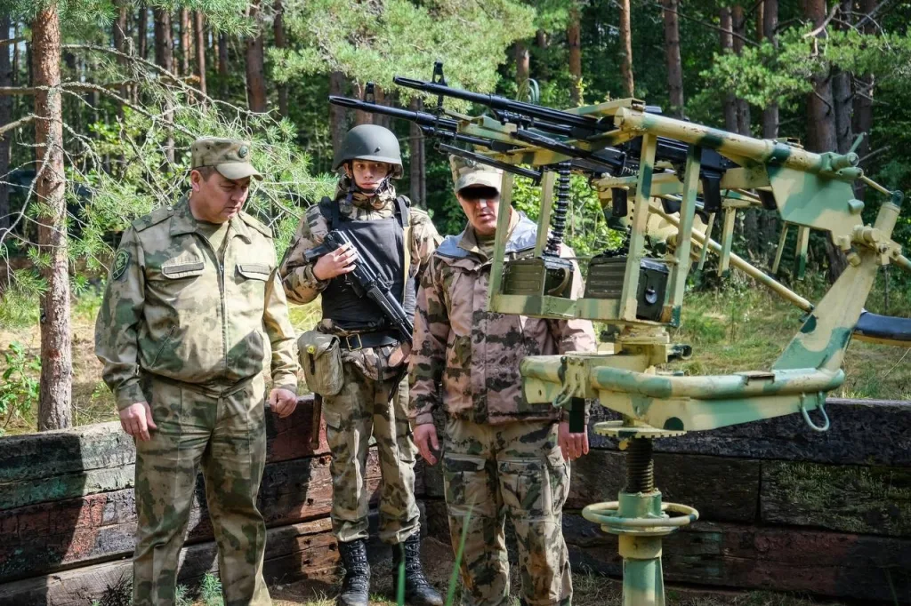 Пулемётная антидроновая установка бойцов 33-й отдельной бригады оперативного назначения Северо-Западного регионального командования войск национальной гвардии (Росгвардии)