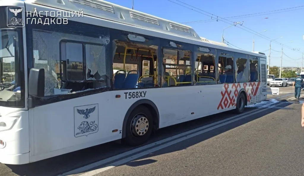 В Белгороде ВСУ обстреляли автобус и жилой дом