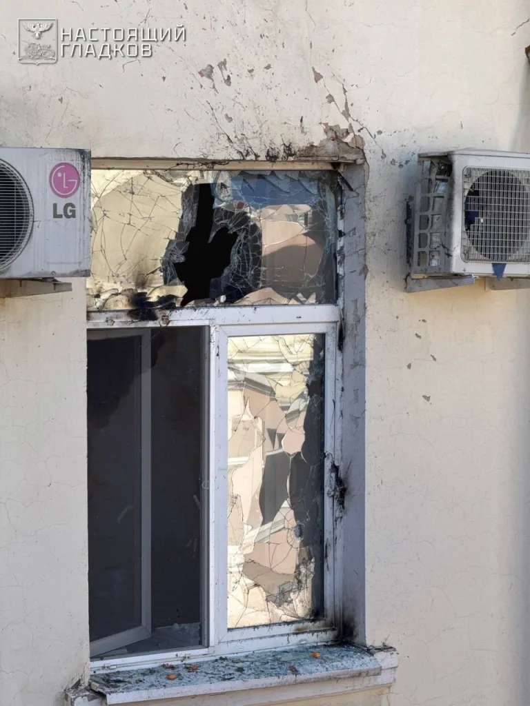 Украинские дроны атаковали здание правительства Белгородской области — выбиты стекла, разрушена кровля, сообщил Гладков