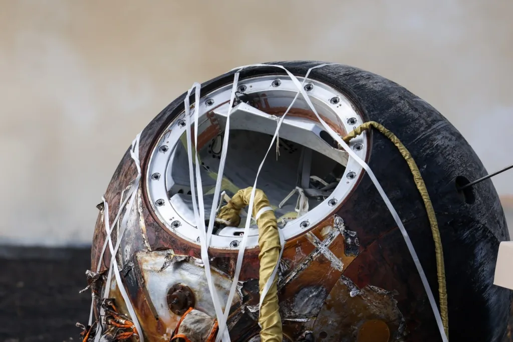 Спутник «Бион-М» №2 с мышами и мухами вернулся на Землю