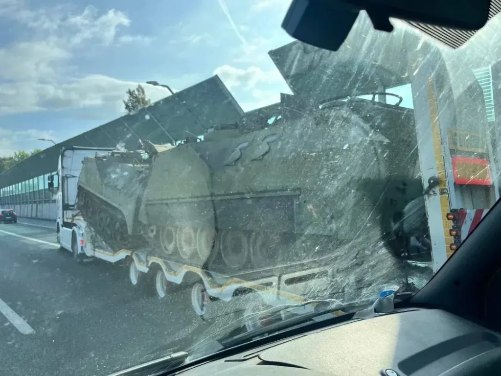 Бронетранспортеры VCC-1 Camillino, давно снятые с вооружения итальянской армии, были замечены перевозимыми на дорогах Италии