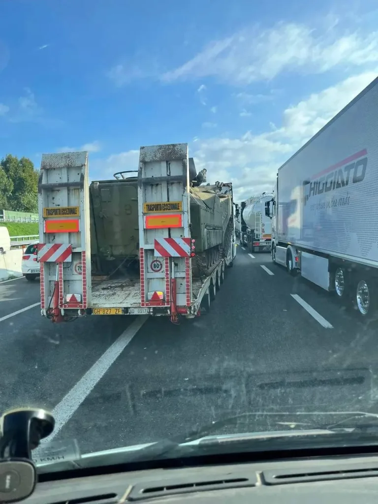 Бронетранспортеры VCC-1 Camillino, давно снятые с вооружения итальянской армии, были замечены перевозимыми на дорогах Италии