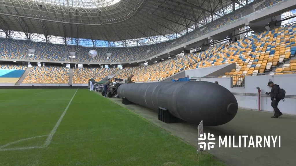 Украинский подводный дрон-торпеда TOLOKA TLK-1000, представленный на оборонной выставке Defense Tech Valley 2025 во Львове