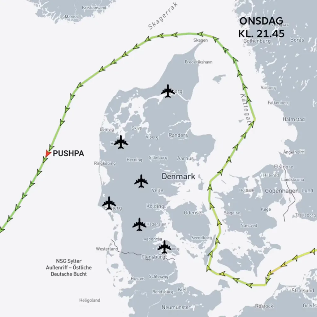 Два связанных с Россией судна находились в непосредственной близости от датских аэропортов в момент пролета над ними неизвестных дронов, вновь сообщает датский государственный канал TV 2