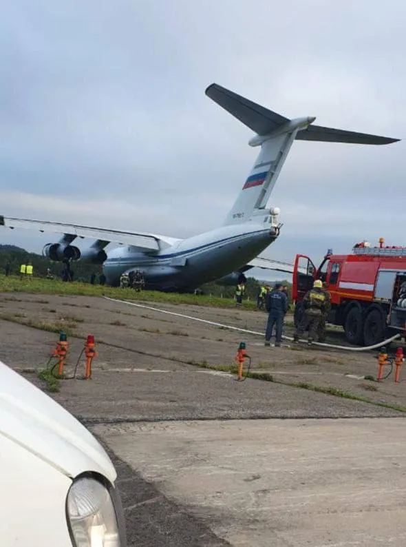 Ил-76 совершил аварийную посадку в аэропорту Черемшанка