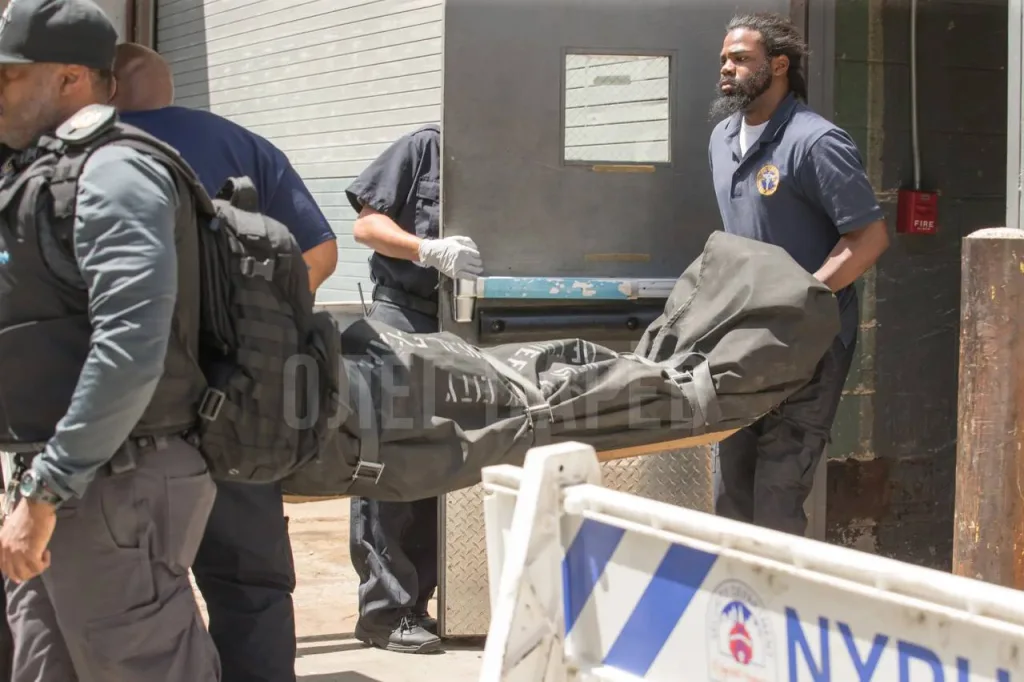 Среди 33 000 страниц и файлов по делу Эпштейна New York Post выискала и опубликовала видео из тюрьмы, где сидел Джеффри Эпштейн