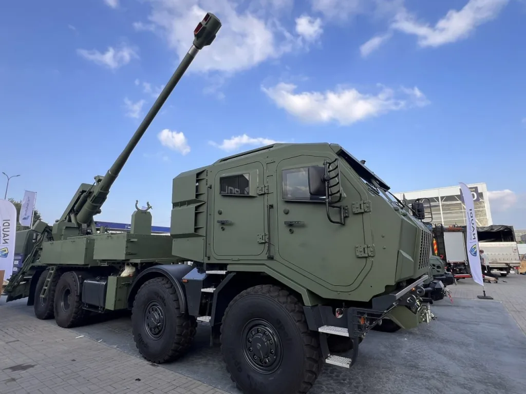 Польский журналист сообщил, что на сегодняшний день изготовлено 345 самоходных гаубиц «Богдана» на различных типах колесных шасси, а также около 100 буксируемых гаубиц «Богдана»