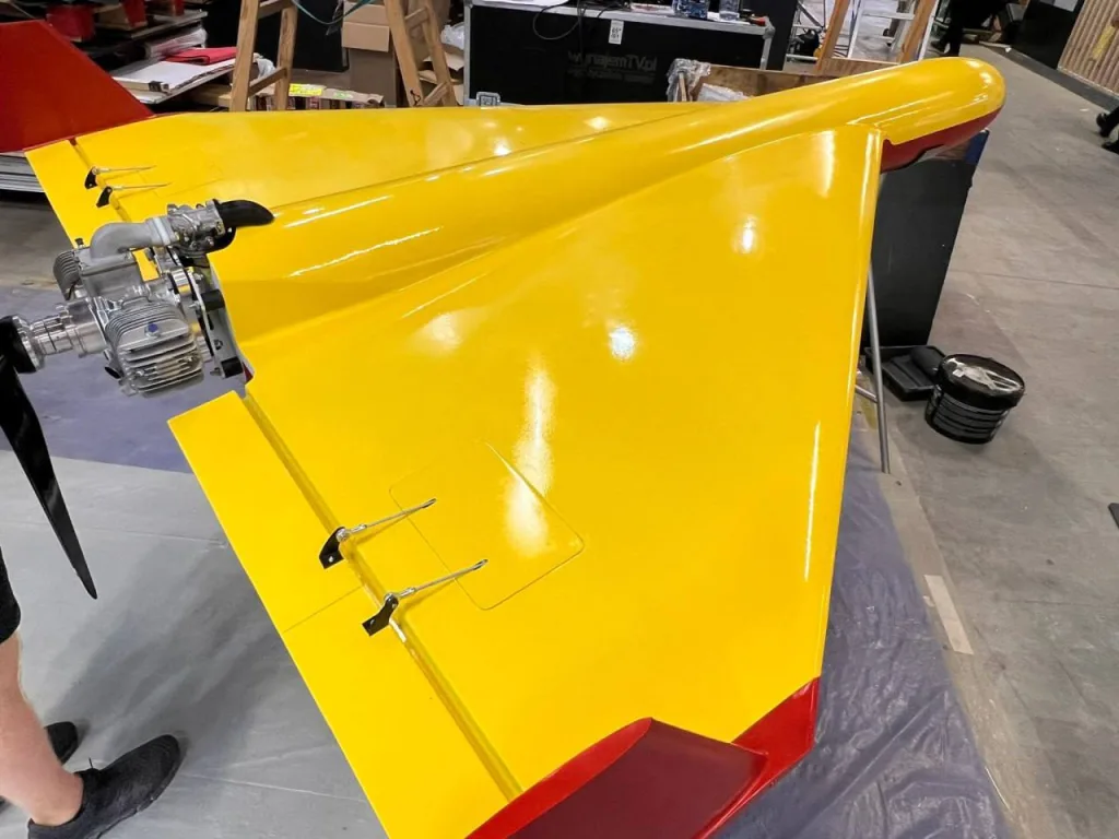 Ещё одним экспонатом, представленным на выставке MSPO, стал польский аналог дронов типа «Герань-2»/«Shahed-136» под названием PLargonia