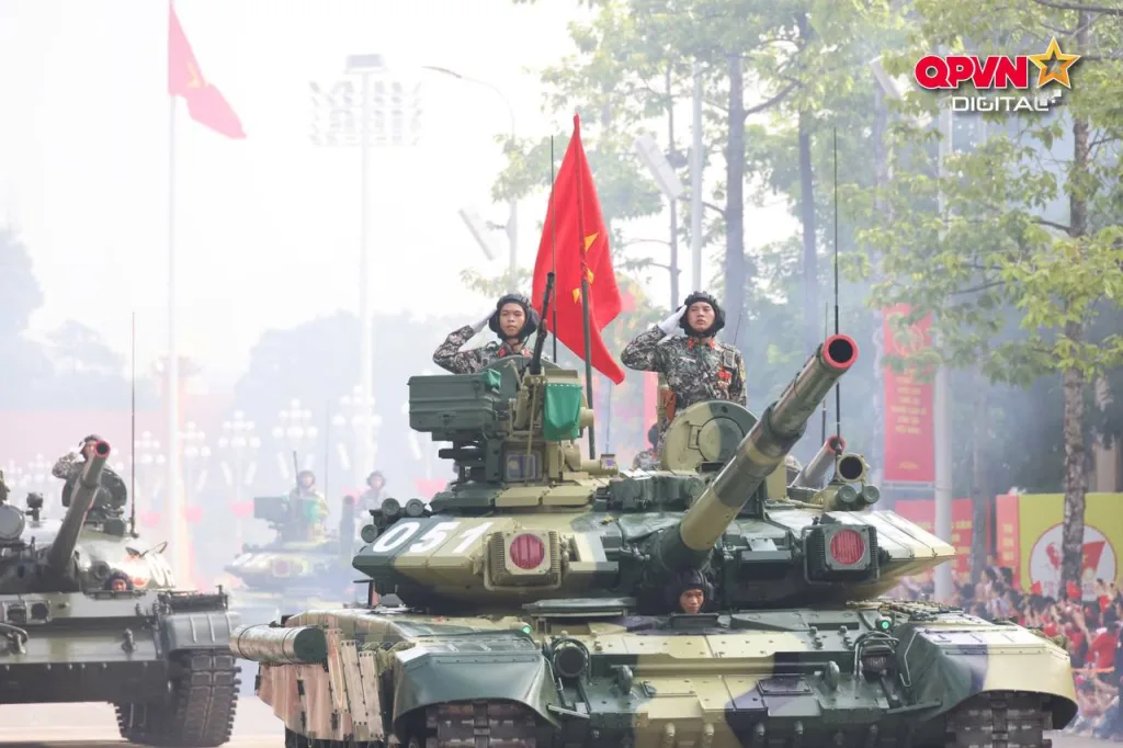Танки Т-90С/СК ВС Вьетнама во время парада в честь дня независимости республики