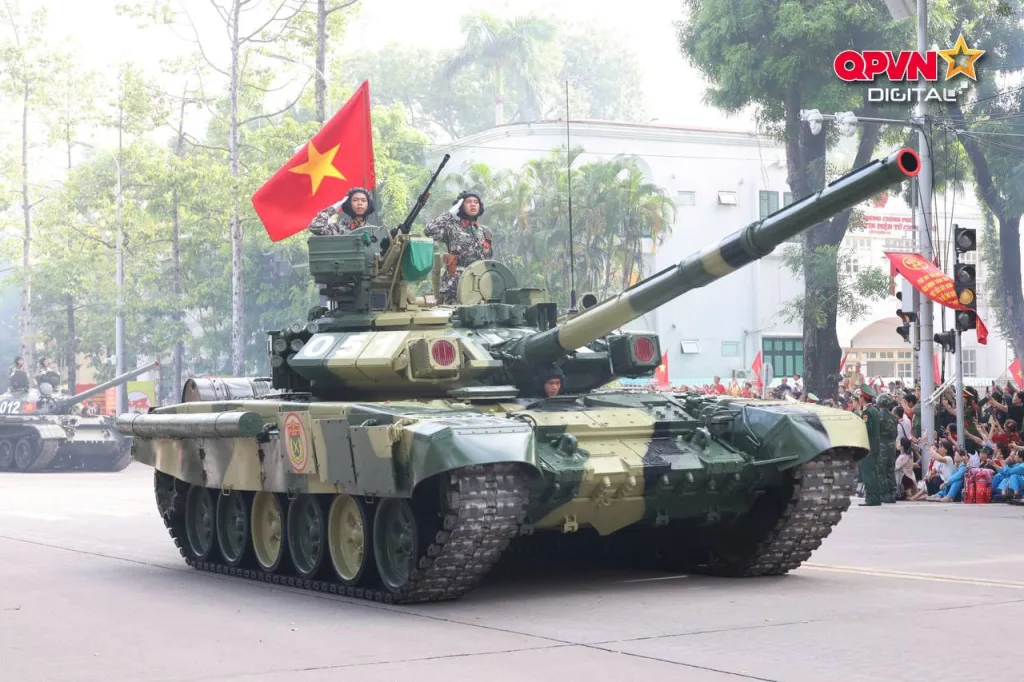 Танки Т-90С/СК ВС Вьетнама во время парада в честь дня независимости республики
