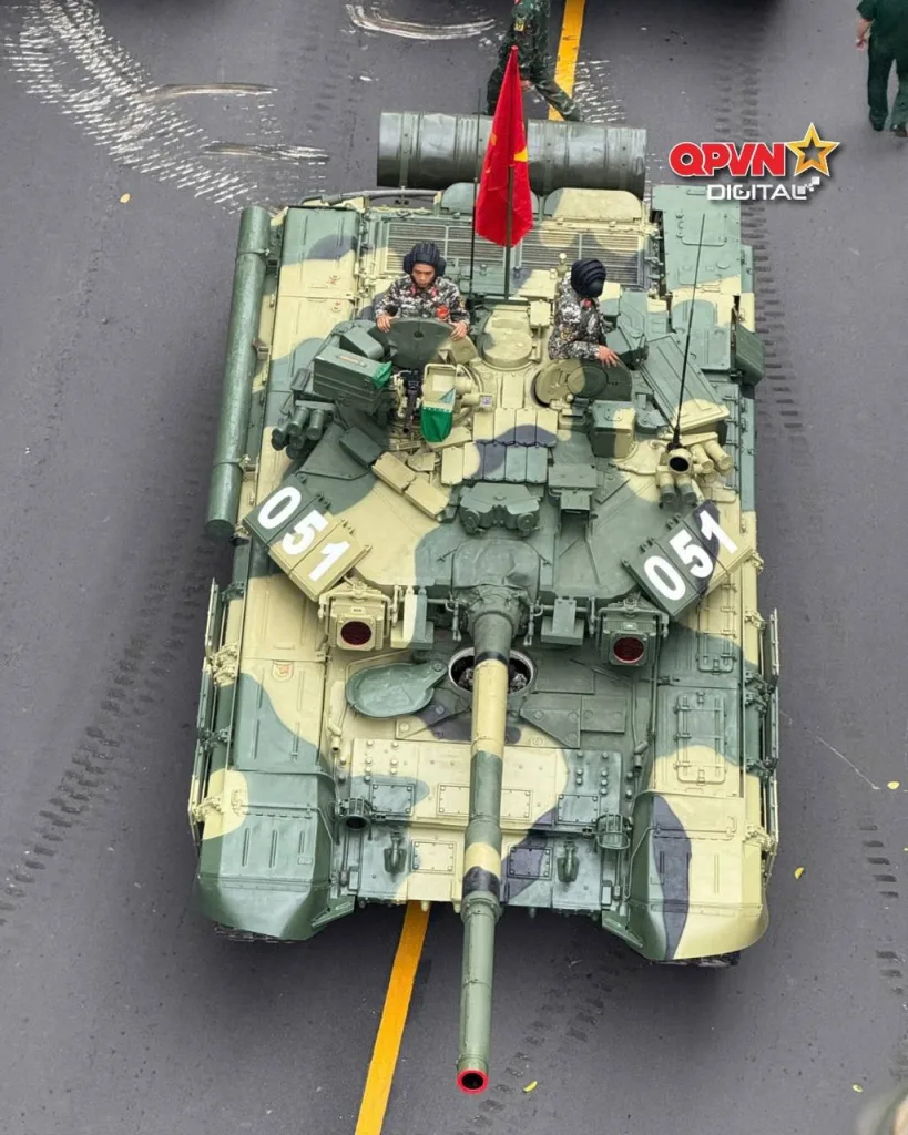 Танки Т-90С/СК ВС Вьетнама во время парада в честь дня независимости республики