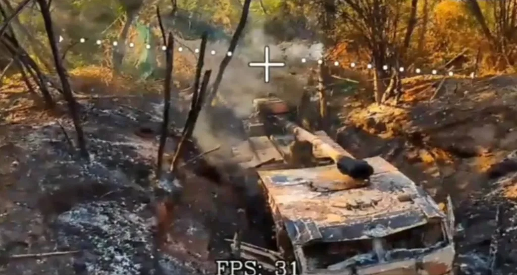 Уничтожение FPV-дронами 155-мм САУ «Богдана» на шасси Tatra T815-7 на одном из участков фронта