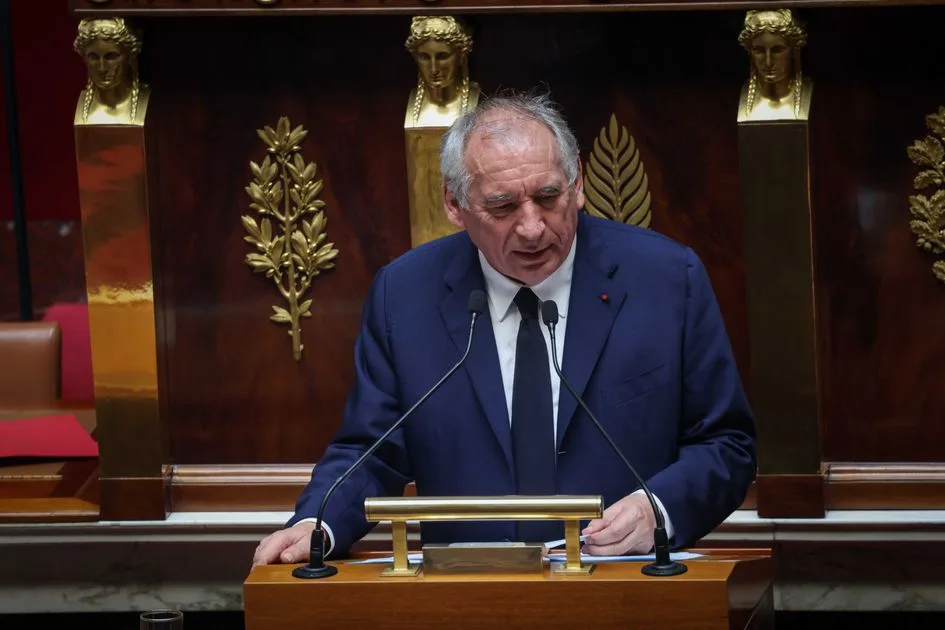 Юрий Подоляка - Политический кризис во Франции усугубляется: третье за год правительство страны отправлено в отставку