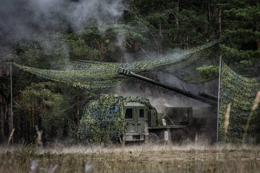 На вооружении Росгвардии засветились новые колесные 152-мм САУ 2С43 «Мальва» и танки Т-72Б3 обр. 2025 года