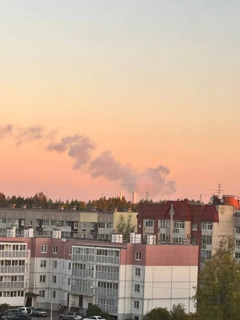 В Приморске Ленинградской области после атаки беспилотников загорелись танкер и насосная станция
