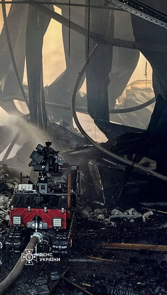 Удар по «Эпицентру» в Киевской области и соседняя нефтебаза