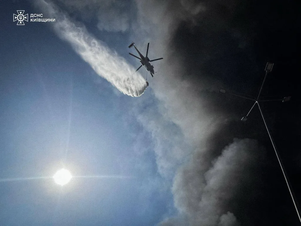 Удар по «Эпицентру» в Киевской области и соседняя нефтебаза