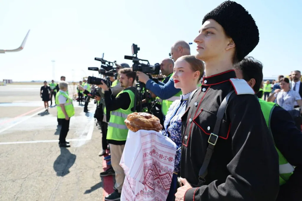 После трехлетнего перерыва в краснодарском аэропорту приняли первый регулярный рейс