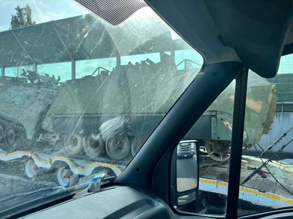 На дорогах Италии замечена транспортировка бронетранспортёров VCC-1 Camillino, давно снятых с вооружения итальянской армии