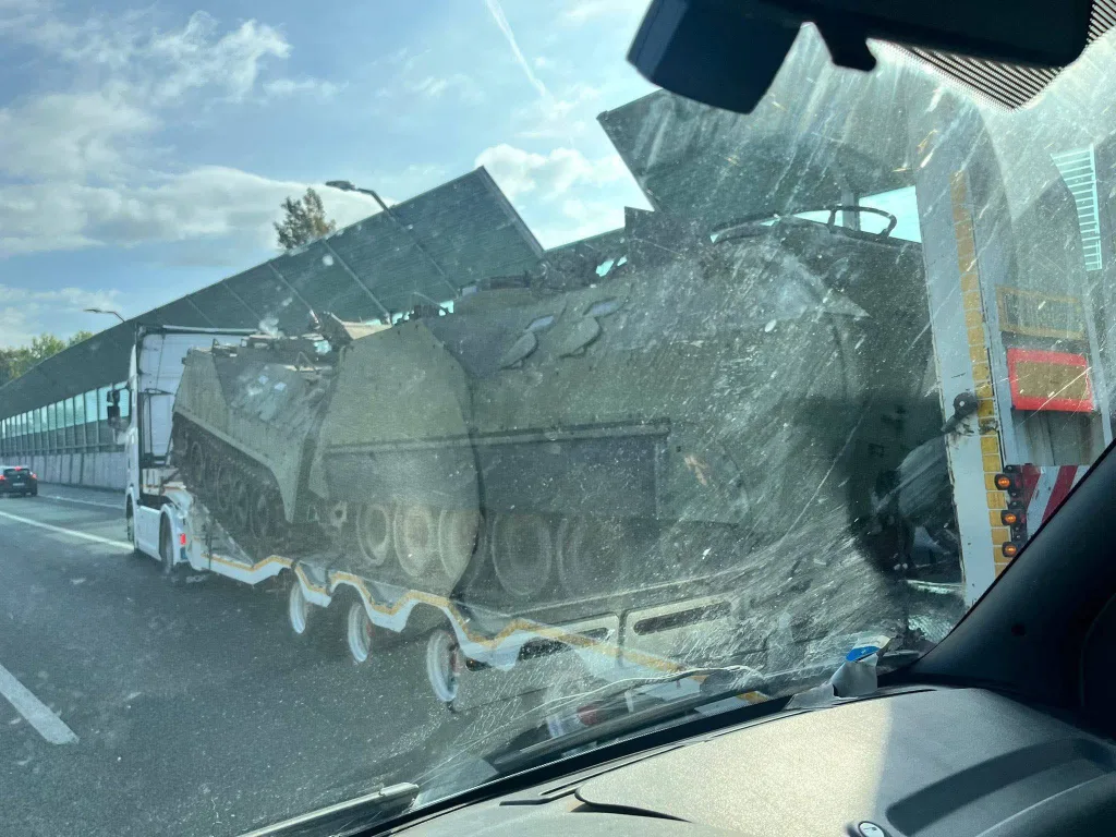 На дорогах Италии замечена транспортировка бронетранспортёров VCC-1 Camillino, давно снятых с вооружения итальянской армии