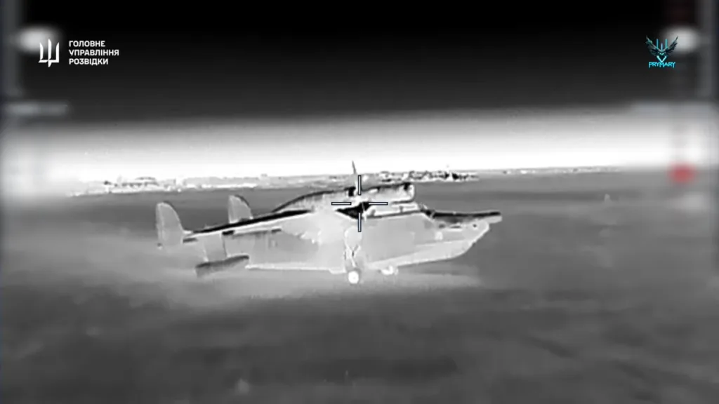Удары по противолодочным самолетам-амфибиям Бе-12 «Чайка» и вертолету Ми-8 в Крыму украинскими дронами-камикадзе со Starlink