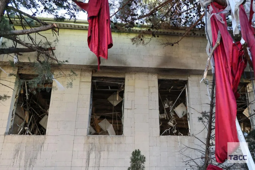 Первые кадры после удара ВСУ по школе в Форосе (Крым)