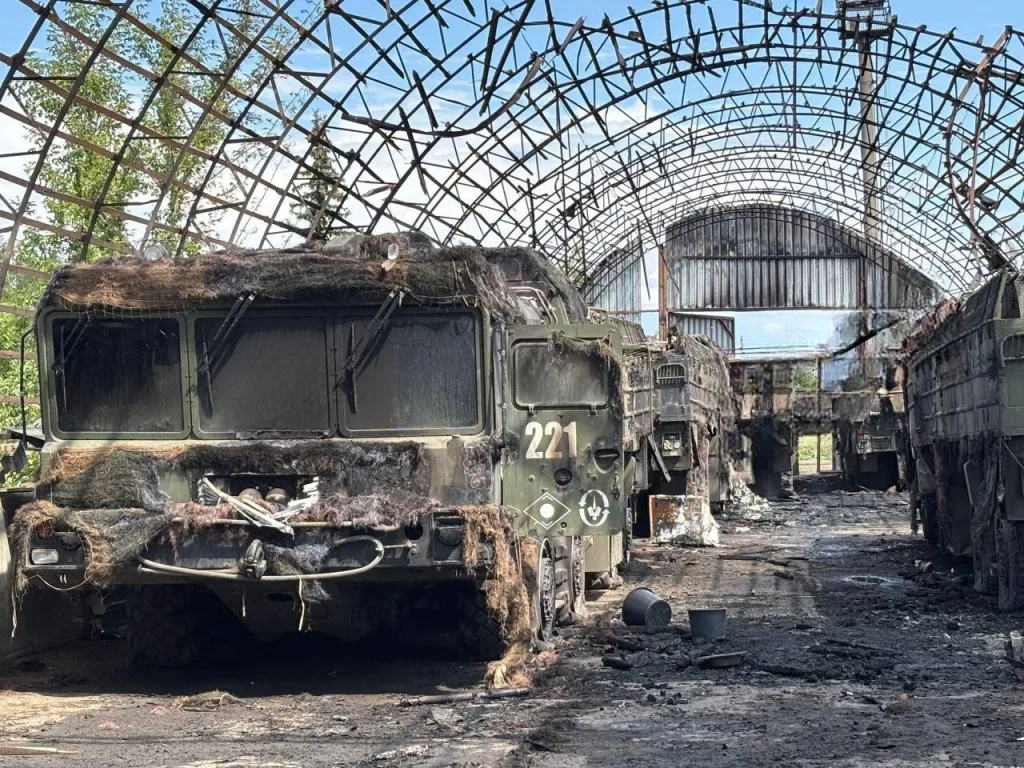 Фото поврежденных и уничтоженных машин из состава ОТРК "Искандер-М", опубликованные противником