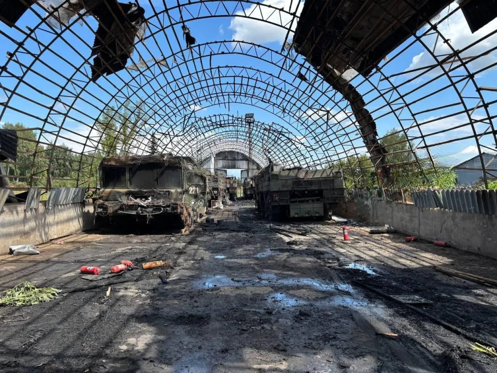 Фото поврежденных и уничтоженных машин из состава ОТРК "Искандер-М", опубликованные противником