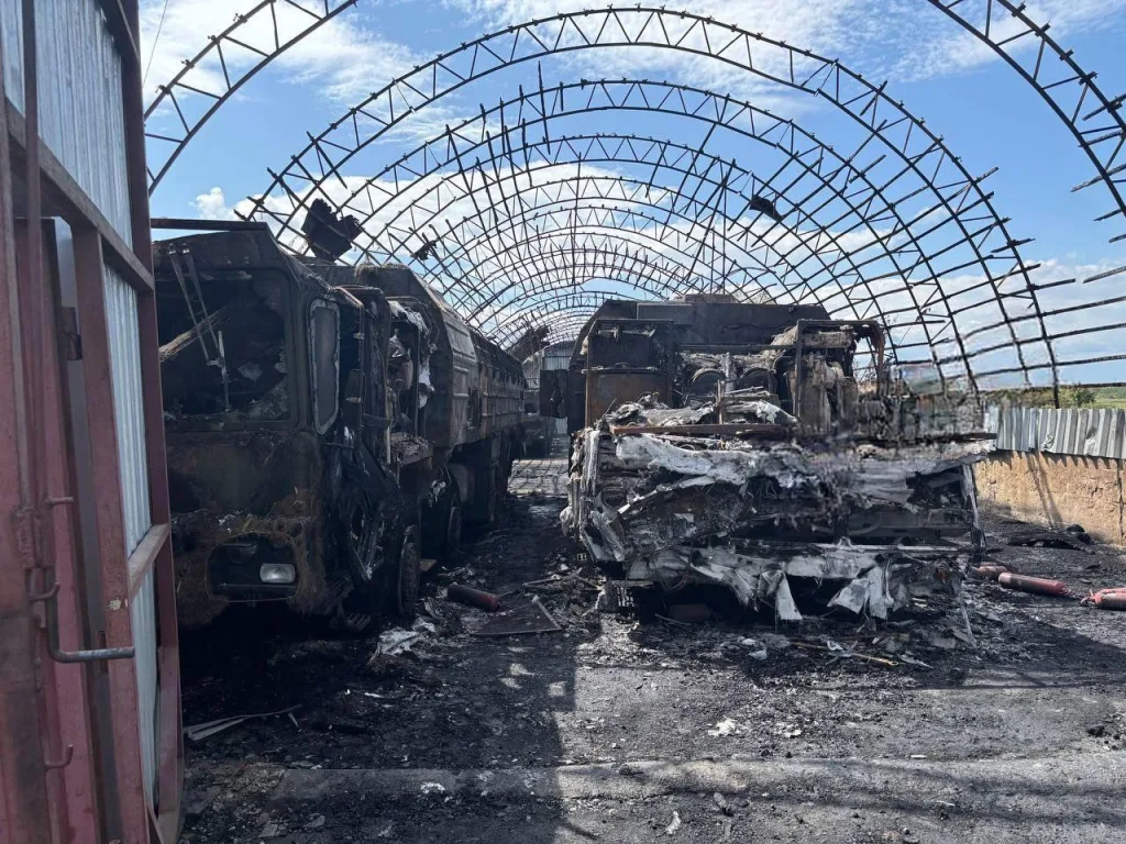 Фото поврежденных и уничтоженных машин из состава ОТРК "Искандер-М", опубликованные противником