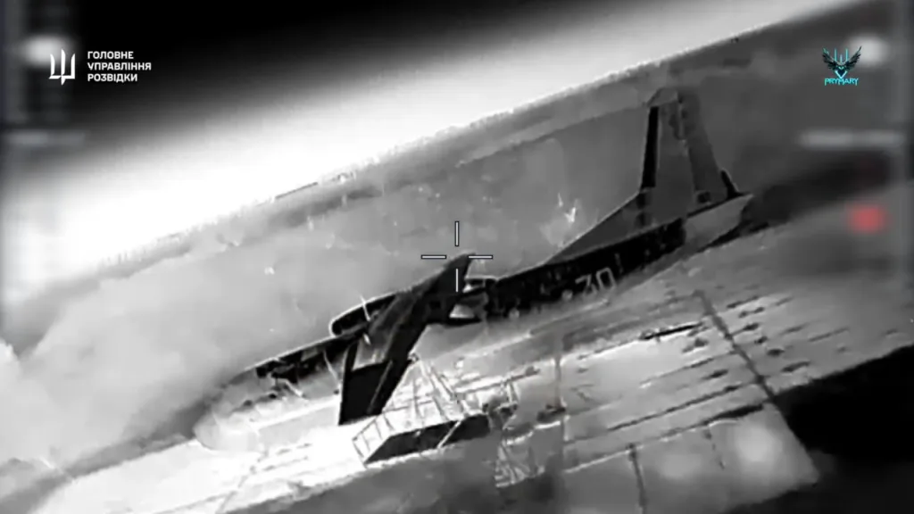 Удары дронов-камикадзе ГУР Украины по двум Ан-26 в Крыму