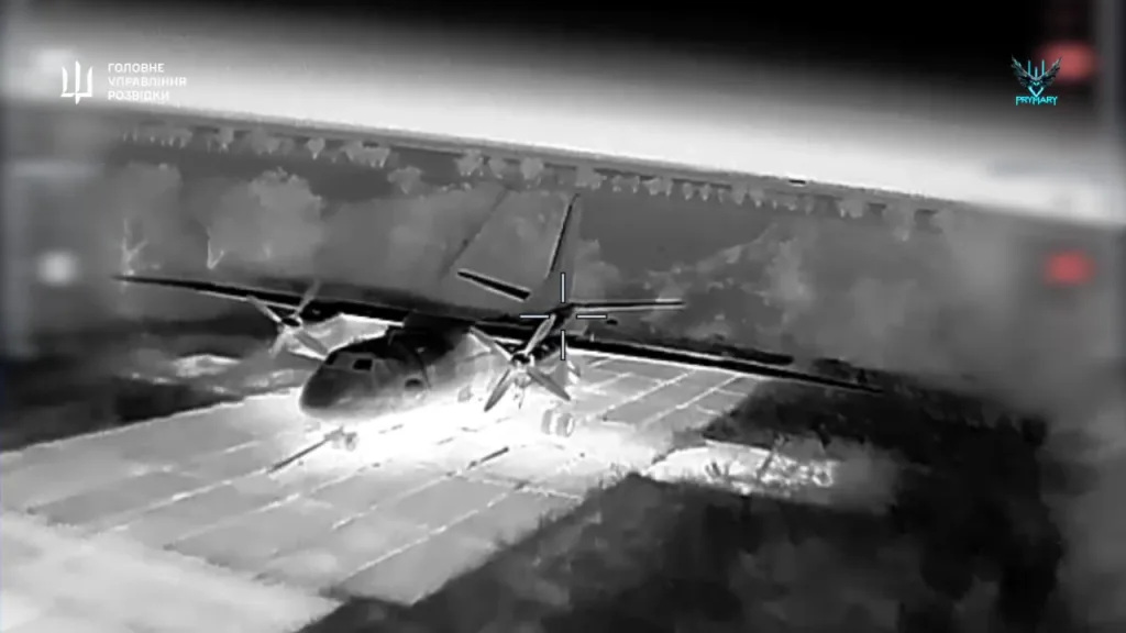 Удары дронов-камикадзе ГУР Украины по двум Ан-26 в Крыму