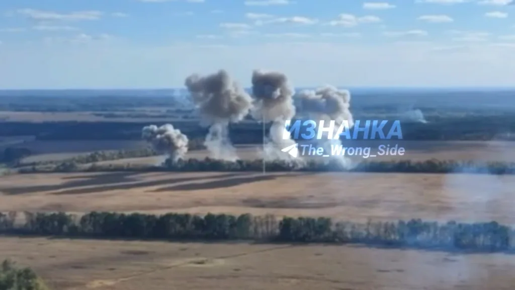 Прилеты четырех ФАБ-500 с УМПК по посадке с противником в районе приграничного села Врачино Сумской области и удар ФАБ-3000 с УМПК по расположению ВСУ возле села Привольное Запорожской области