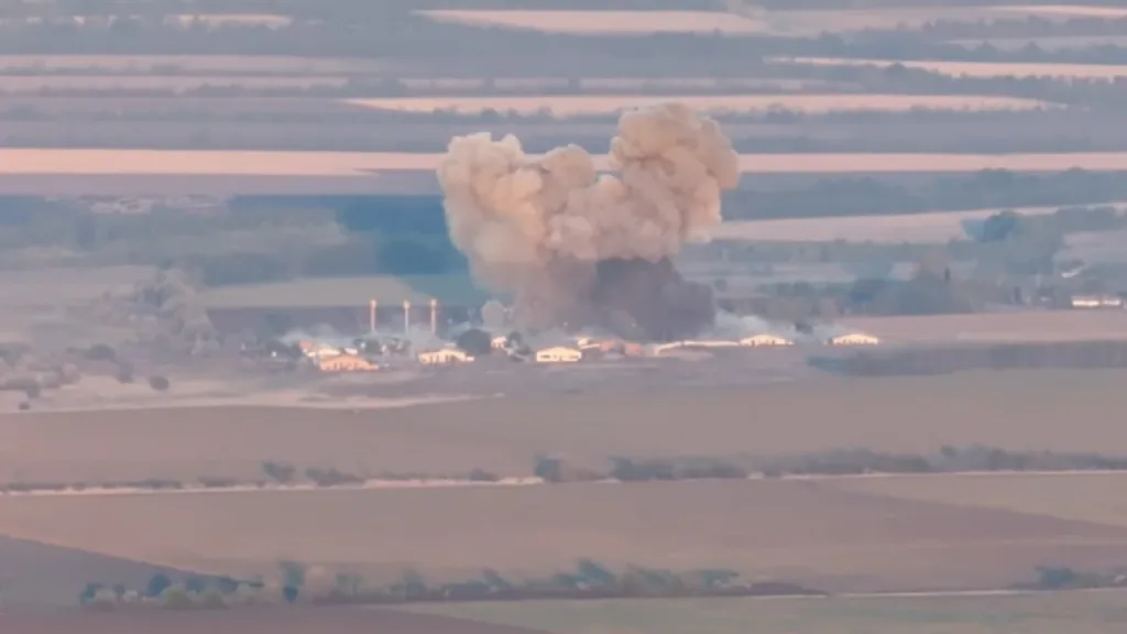 Прилеты четырех ФАБ-500 с УМПК по посадке с противником в районе приграничного села Врачино Сумской области и удар ФАБ-3000 с УМПК по расположению ВСУ возле села Привольное Запорожской области